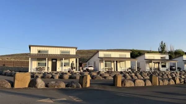 MarDon lake houses on the waterfront
